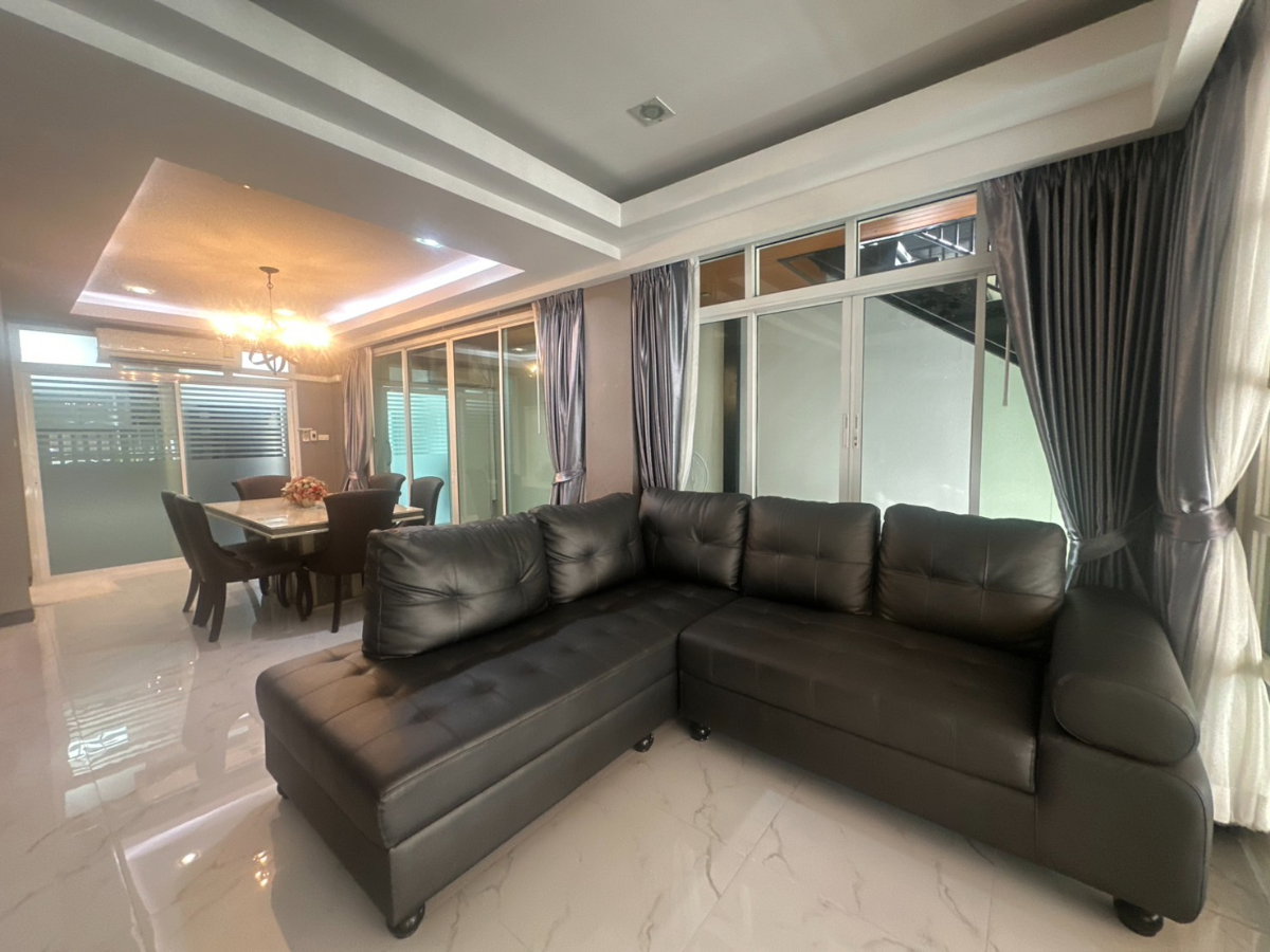 รูป 🏠ทาวน์โฮมหรู 4 ชั้น พร้อมระเบียงสวนชั้น 2 เดินได้รอบบ้าน 3 ด้าน Rare Unit ปรัชญาโฮมทาวน์ @ลาดพร้าว 71 - รูปที่ 3/24