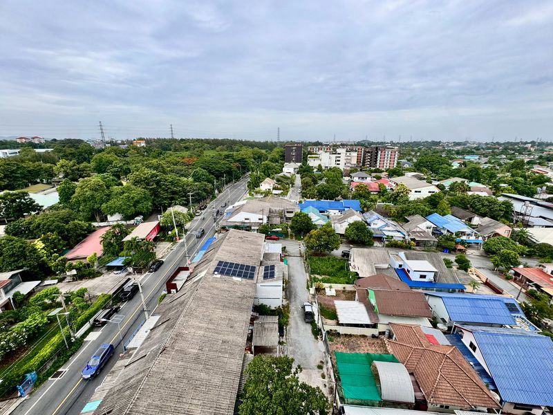 picture Plus Condo Sriracha, in the heart of the city, move in Ready, great value. - 14/15