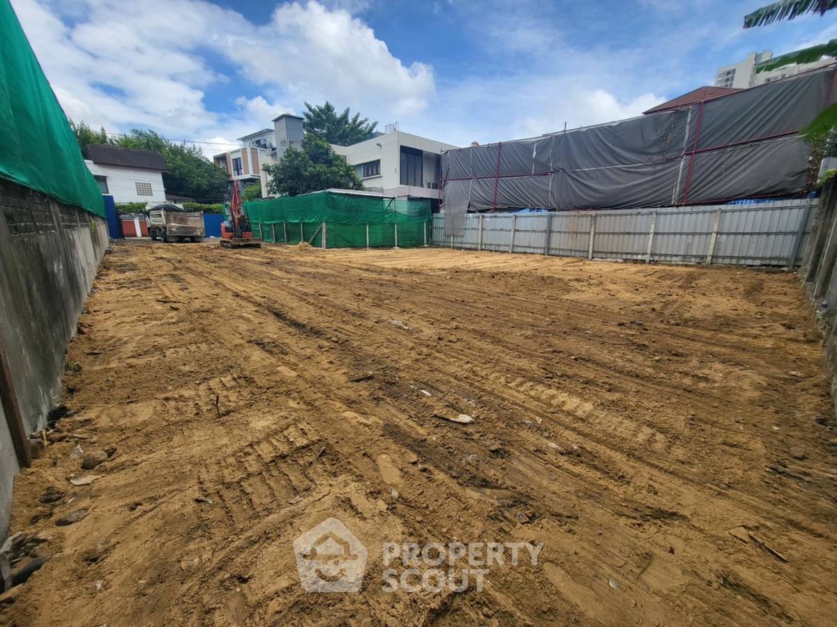 picture 427.6 m² Land for Sale in Phra Khanong Tai (ID 3073531) - 1/3