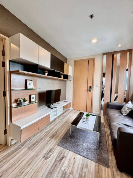 picture Plus Condo Sriracha, in the heart of the city, move in Ready, great value. - 4/15