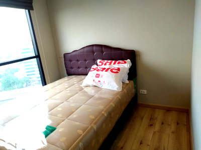 Condos for rent : Brix Condominium for rent, next to Sirindhorn BTS station.