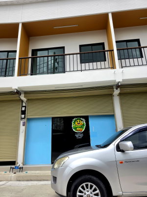 Shophouses for rent Pathumthani : For Rent Commercial building 14,000 Bath