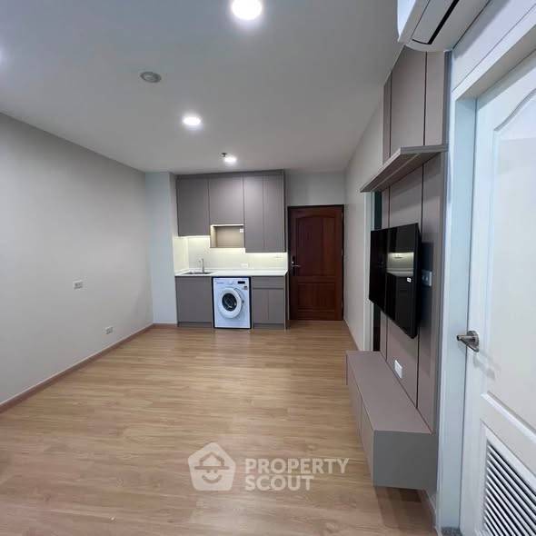 รูป คอนโด 2 ห้องนอน 53 ตร.ม. ที่ Sathorn House Condominium ใกล้ BTS สะพานปลาย 90 ม. (ID 3075271) - รูปที่ 3/7