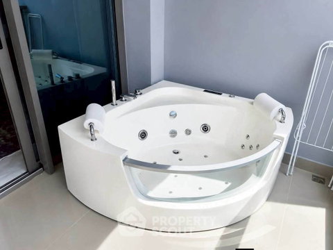 High-Floor 1-BR 39 Sqm At Wyndham Jomtien Pattaya (ID 3074972)