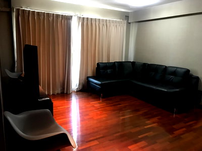 Condos for rent : Quiet & Cozy Low-Rise Condo, Walking Distance to All Season Place,close to BTS Ploenchit Station