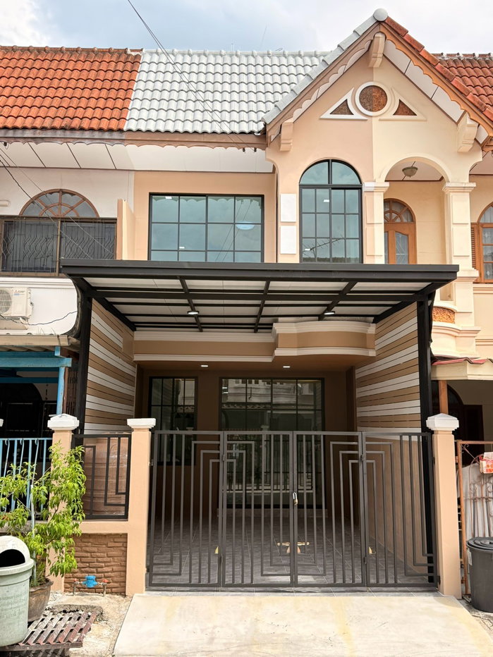 รูป ทาวน์เฮ้าส์ รีโนเวทใหม่ทั้งหลัง สวย ครบ จบ พร้อมเข้าอยู่ หมู่บ้าน เสนาวิลล่า3 ซอย8 ถ.คู้บอน27 ท่าแร้ง บางเขน ใกล้รถไฟฟ้าสายสีชมพู - รูปที่ 1/21