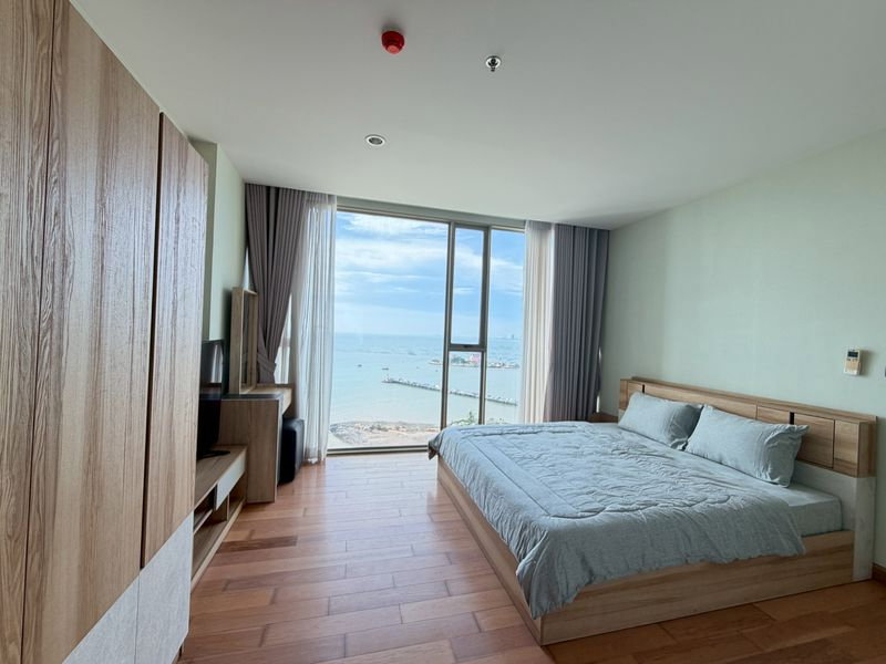 picture Luxury beachfront condo for rent in the heart of Sriracha. - 2/8