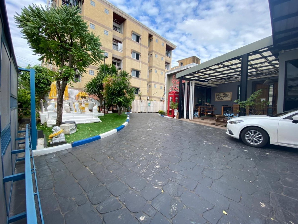picture Large Detached House with Office and Warehouse for Sale in Lat Phrao 93/1 - 12/21