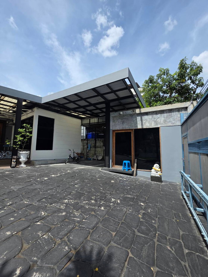 picture Large Detached House with Office and Warehouse for Sale in Lat Phrao 93/1 - 19/21