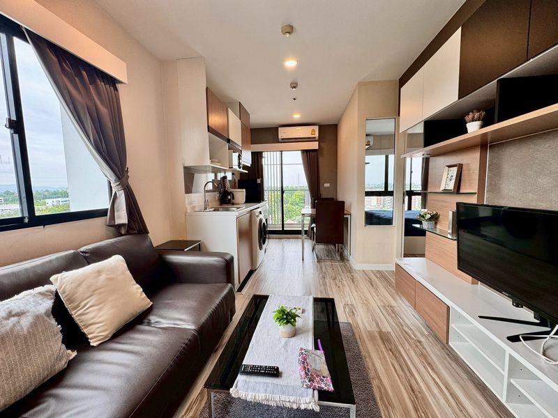 picture Plus Condo Sriracha, in the heart of the city, move in Ready, great value. - 1/15