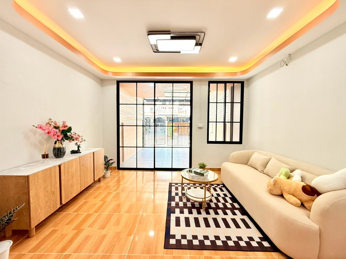 รูป ทาวน์เฮ้าส์ รีโนเวทใหม่ทั้งหลัง สวย ครบ จบ พร้อมเข้าอยู่ หมู่บ้าน เสนาวิลล่า3 ซอย8 ถ.คู้บอน27 ท่าแร้ง บางเขน ใกล้รถไฟฟ้าสายสีชมพู - รูปที่ 12/21