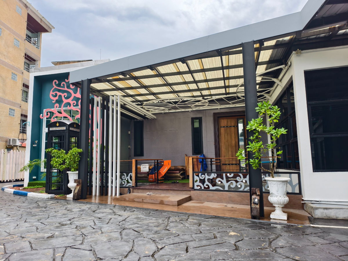 picture Large Detached House with Office and Warehouse for Sale in Lat Phrao 93/1 - 2/21