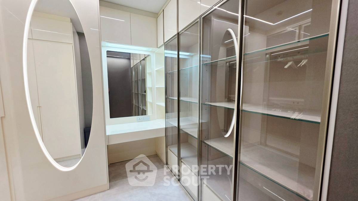รูป คอนโด 3 ห้องนอน 192 ตร.ม. ให้เช่า มาร์ค สุขุมวิท ใกล้ BTS พร้อมพงษ์ 100 ม. (ID 3069715) - รูปที่ 8/10