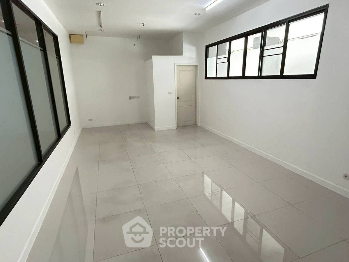 picture 1-BR Condo At Thana Astoria Pinklao, 200m to MRT Bang Yi Khan (ID 2580464) - 4/5