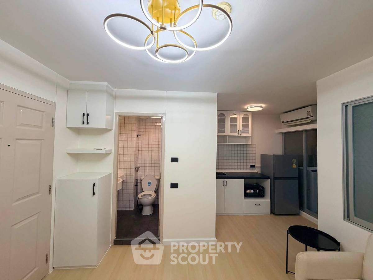 picture Well-Priced 1-BR Condo at Lumpini Condo Town Bodindecha Near BTS/MRT (ID 3074334) - 4/10