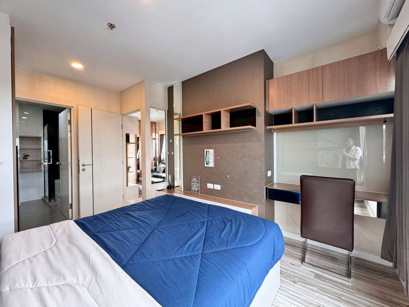 picture Plus Condo Sriracha, in the heart of the city, move in Ready, great value. - 8/15