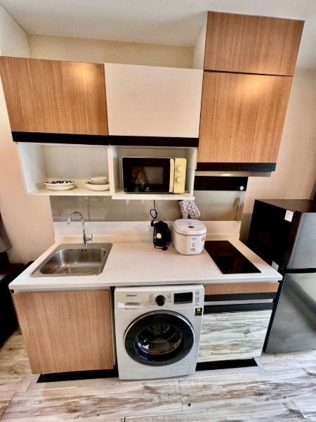 picture Plus Condo Sriracha, in the heart of the city, move in Ready, great value. - 13/15
