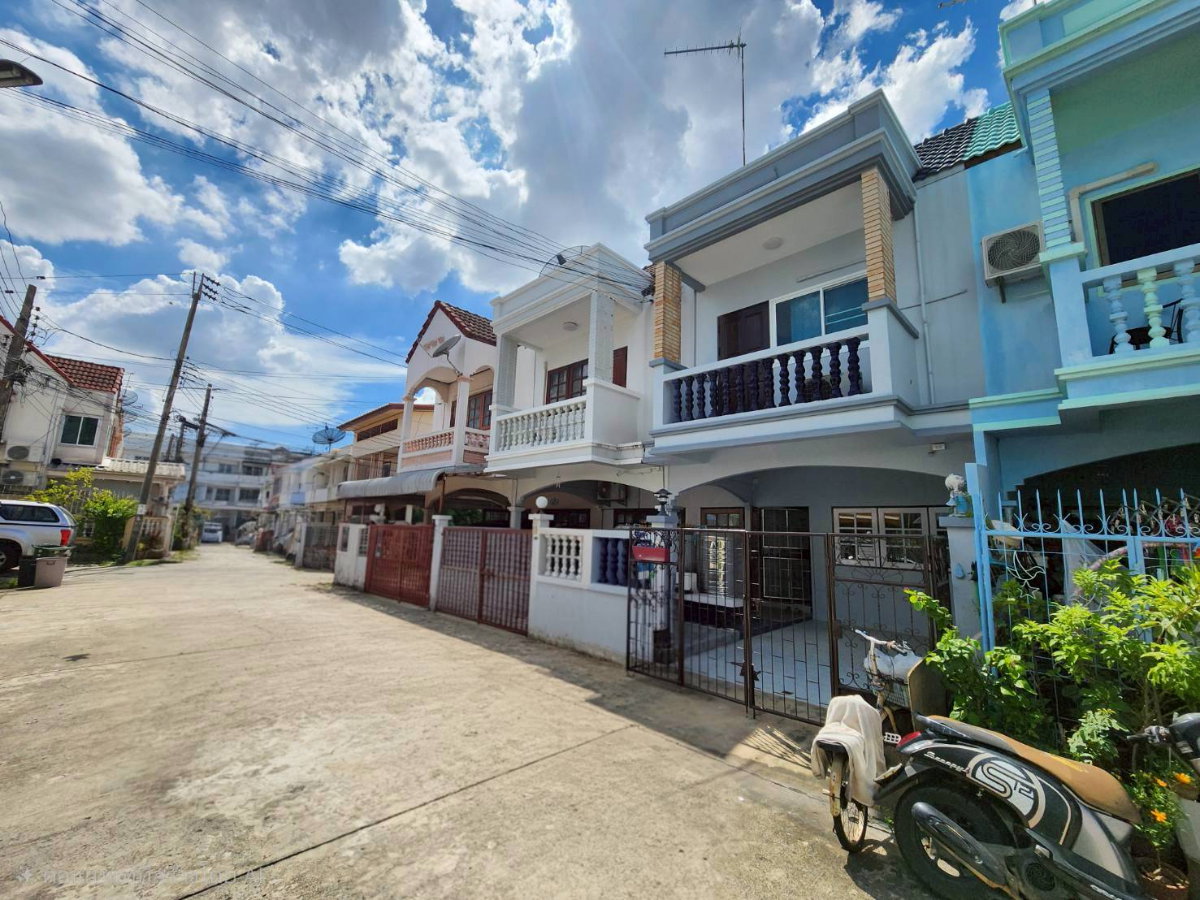 รูป ขายถูก ทาวเฮ้าส์2ชั้น  โชคชัย4 ลาดพร้าว53 ที่ดิน18 ตรว.พร้อมอยู่3นอน 2น้ำ เพียง 3.2ล้าน ด่วน - รูปที่ 2/20