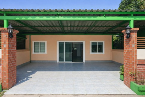Rat Uthit Road 44-52 Near MRT Suwinthawong 5.8 km. Single-story detached house, 2 bedrooms, 2 bathrooms, 52 sq m, 208 sq m.