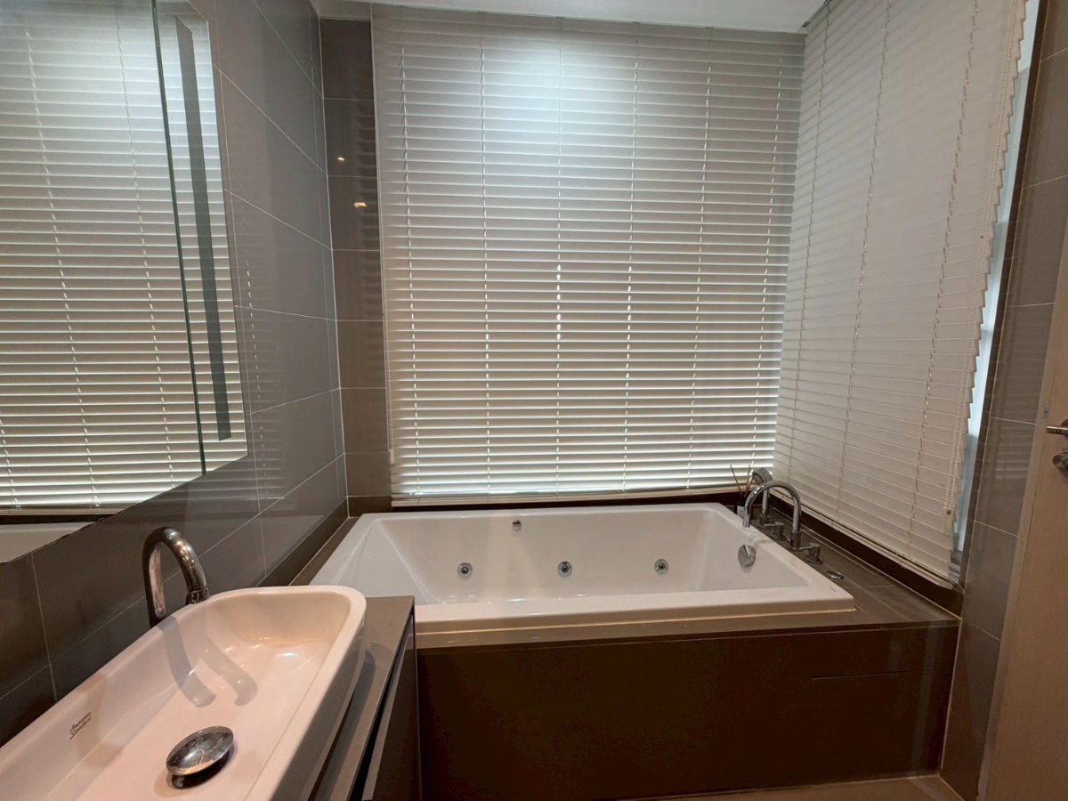 picture Condo for rent near Victory Monument BTS station - 2/27
