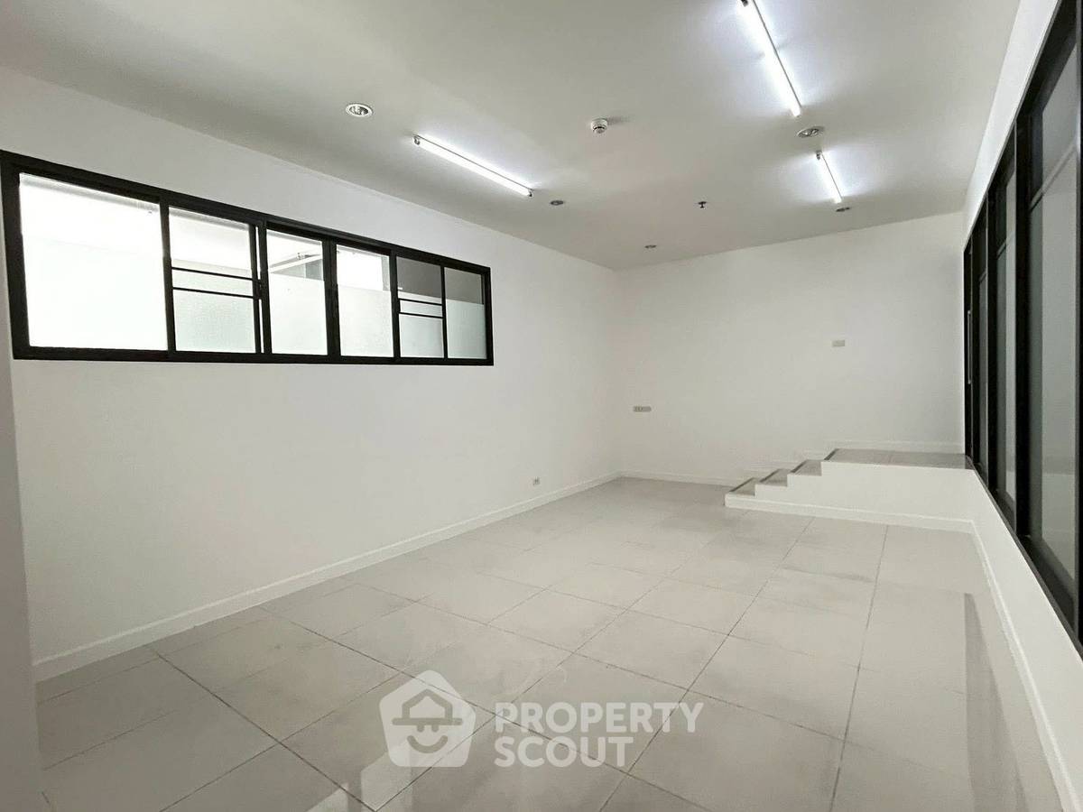 picture 1-BR Condo At Thana Astoria Pinklao, 200m to MRT Bang Yi Khan (ID 2580464) - 2/5