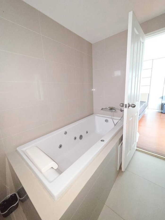 picture Condo for Rent at Belle Grand Rama 9 (B6907022) - 11/17
