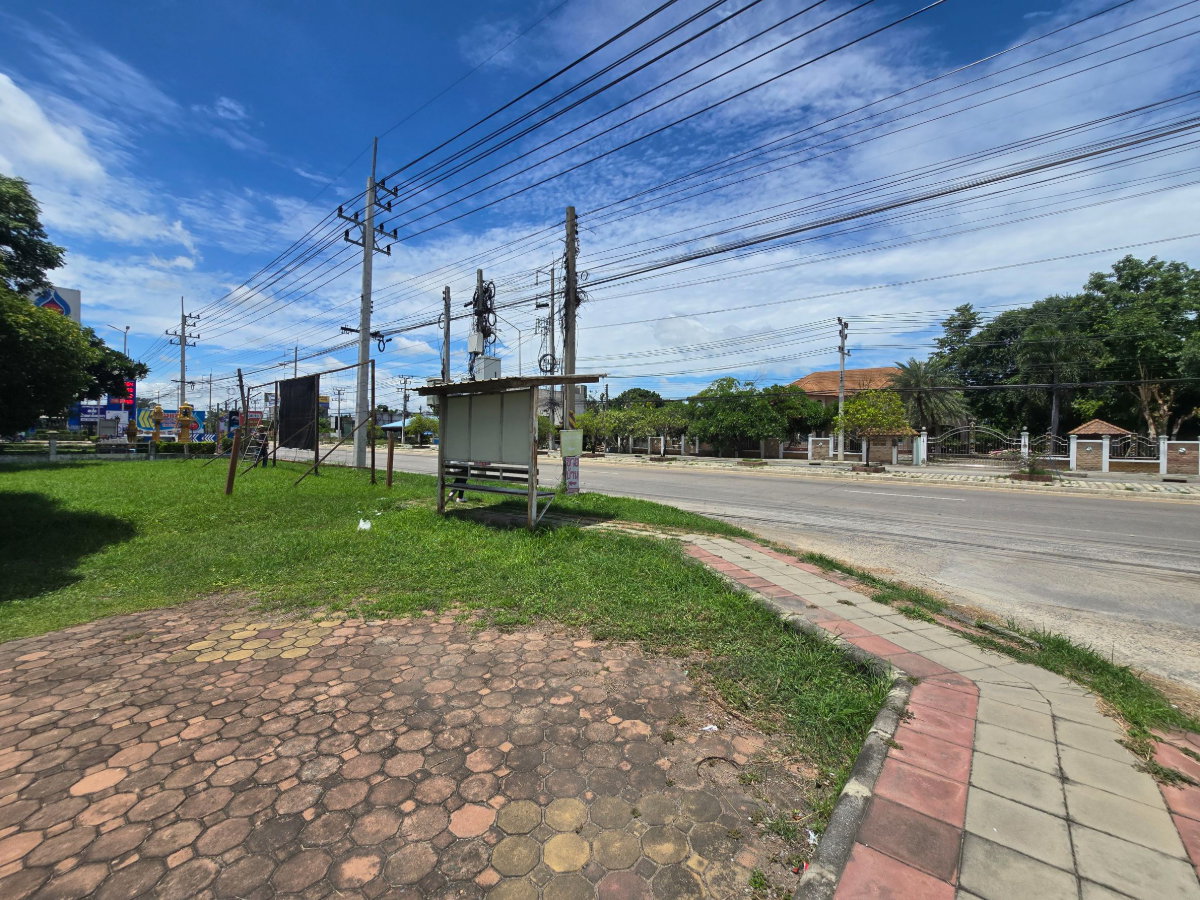 รูป ขายที่ดินเปล่าติดถนนพหลโยธิน ใกล้โรบินสัน ติดปั๊มน้ำมันปตท. โครงการบ้านแสงสุวรรณ ถนนพหลโยธิน ตำบลนิคมสร้างตนเอง อำเภอเมืองลพบุรี จังหวัดลพบุรี - รูปที่ 6/42