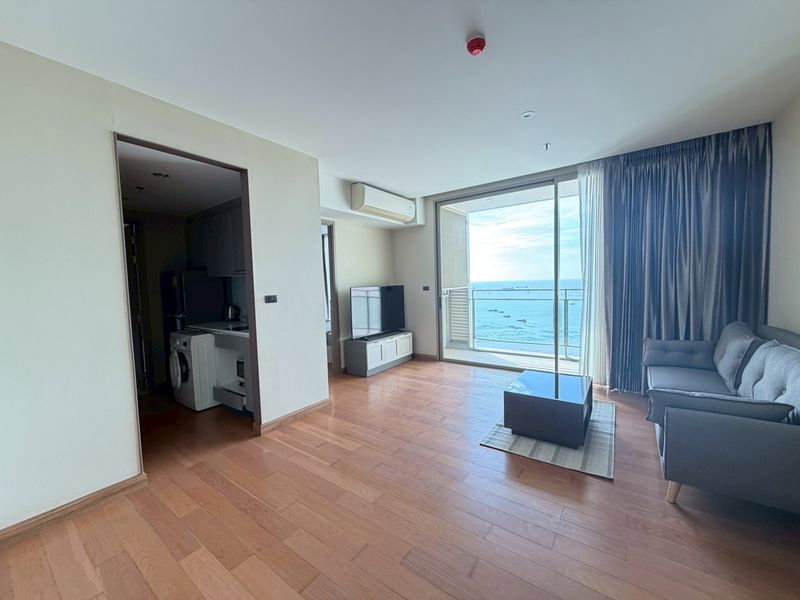 picture Luxury beachfront condo for rent in the heart of Sriracha. - 5/8