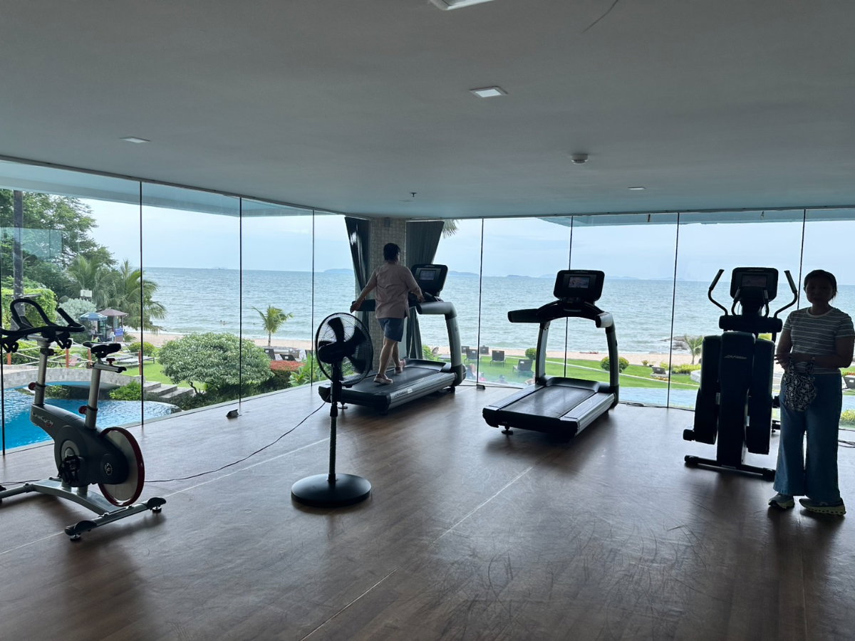 รูป For Sale | Zire Wongamat Beach – Tower A High Floor Sea View | Property Code: S03-2730 - รูปที่ 4/13