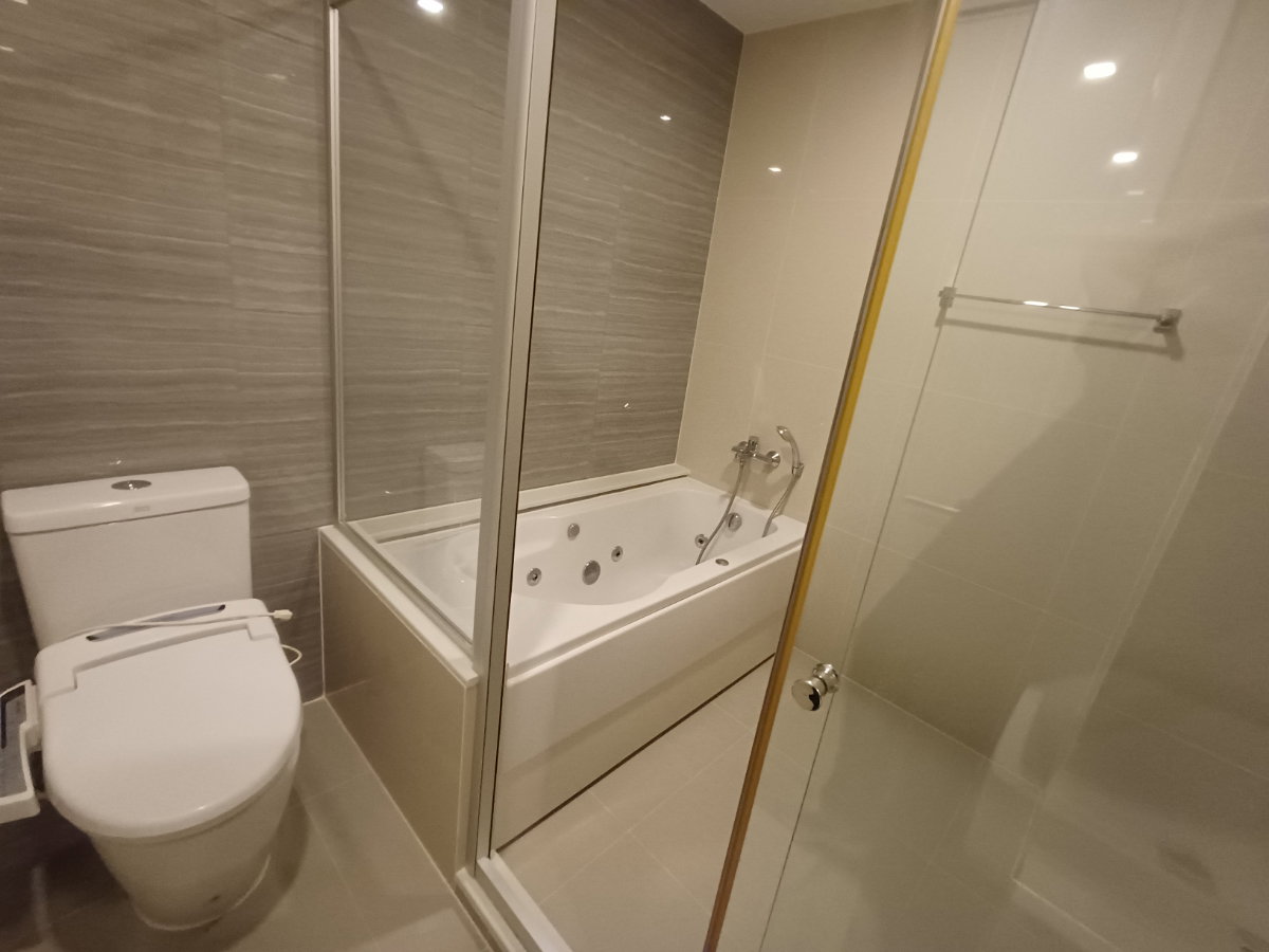 picture For rent KnightsBridge Sriracha 2 bedrooms 28th floor Corner unit Sea view Ready to move in - 18/48