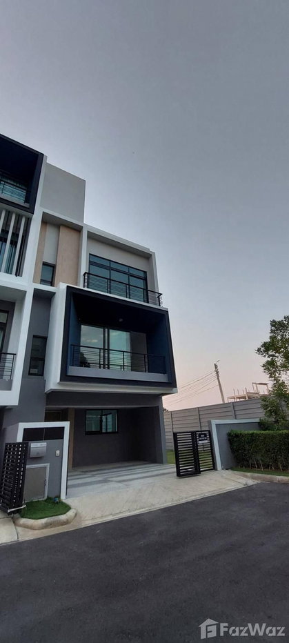 picture The First Townhome with Rooftop Garden 5348521 - 1/19
