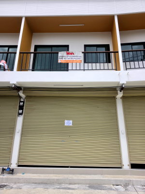 Shophouses for rent Pathumthani : For Rent Commercial building 15,000 Bath