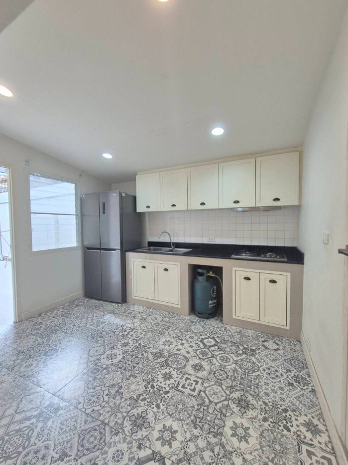 picture For rent house single 210sqw. 4bed 4 bath 150,000 per month please add line :paolin1 - 14/15