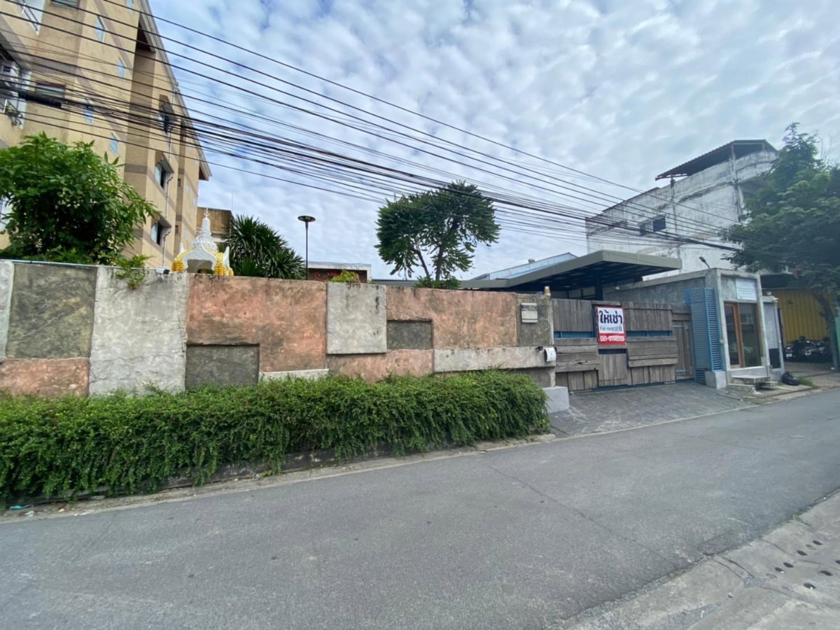 picture Large Detached House with Office and Warehouse for Sale in Lat Phrao 93/1 - 11/21