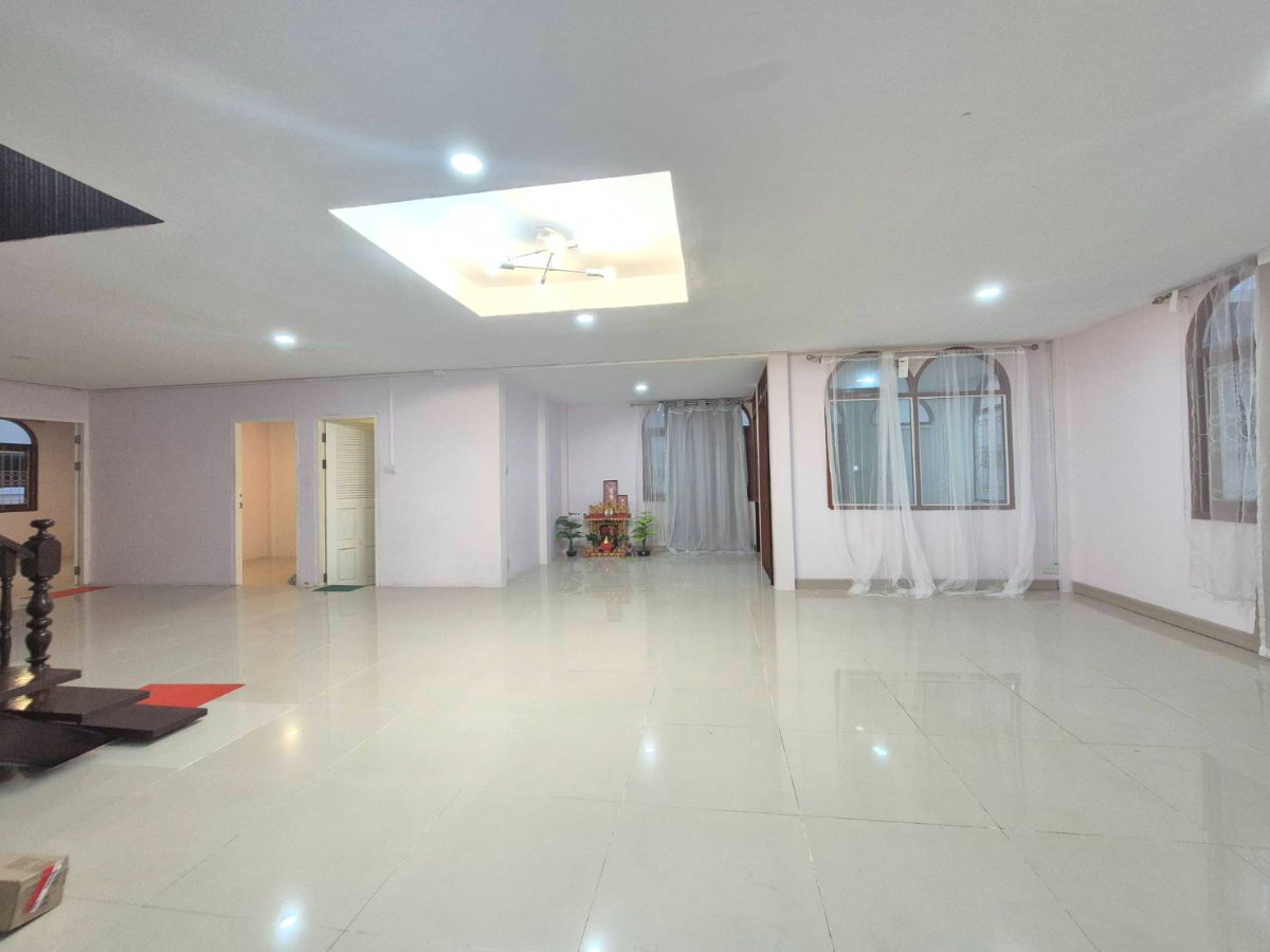 picture For rent house single latphroa101 size 120sqw.4bed 2 bath 10 Car park  pls add line paolin1 - 7/8