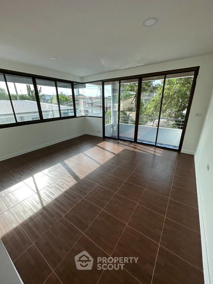 picture Pet-Friendly 5-Bed House 524 Sqm in Khlong Chaokhun Sing, Wang Thonglang (ID 1228087) - 7/8