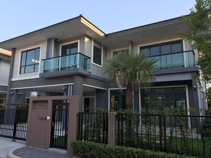 ให้เช่าบ้านเดี่ยว Modern Designer House พร้อมสวนส่วนตัว The Palm พัฒนาการ 38 ใกล้ทองหล่อ–เอกมัย