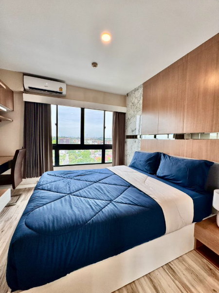 picture Plus Condo Sriracha, in the heart of the city, move in Ready, great value. - 6/15