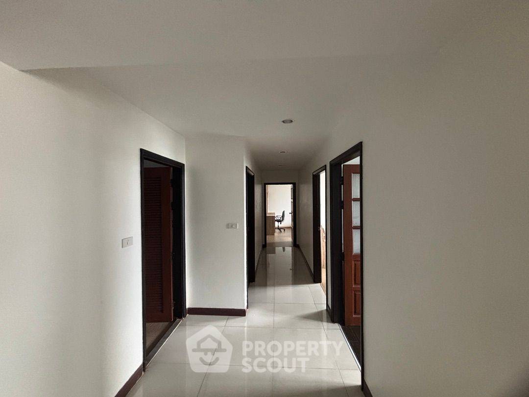 รูป คอนโด 3 ห้องนอน 133 ตร.ม. ชั้นสูง Royal Castle Sukhumvit ห่าง BTS พร้อมพงษ์ 400 ม. (ID 3072710) - รูปที่ 8/9