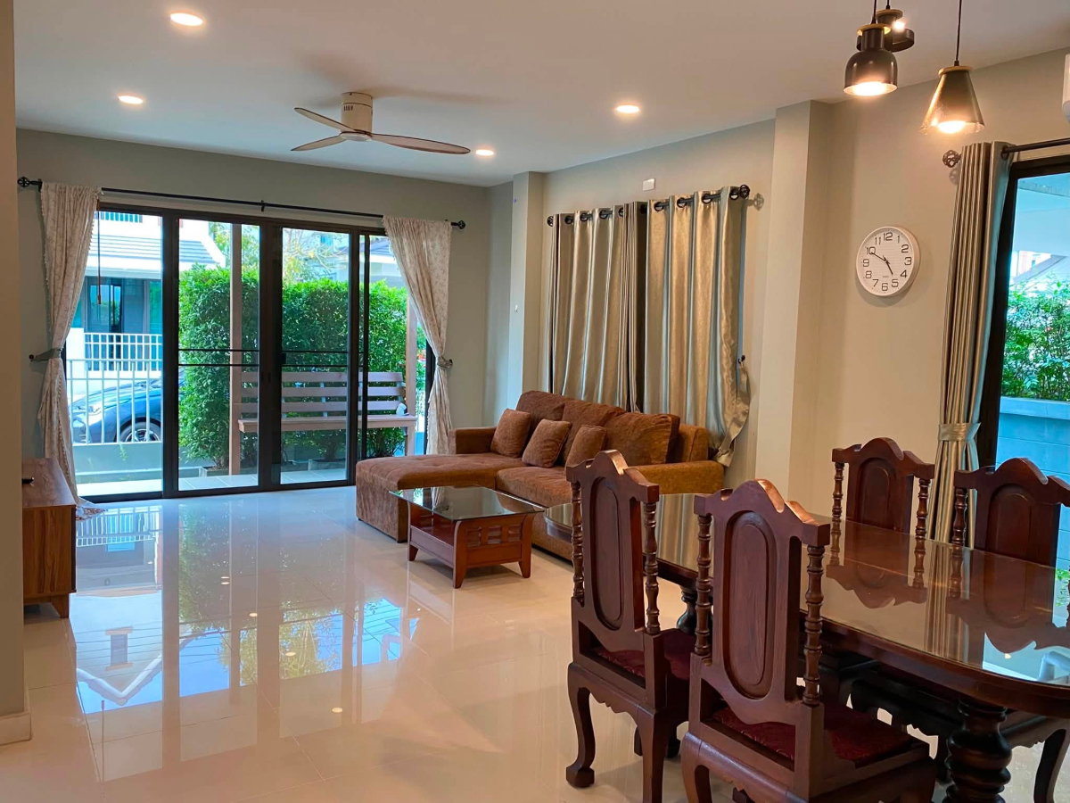รูป ปล่อยเช่า บ้านเกรซแลนด์ | หางดง พร้อมเข้าอยู่ ตรงข้ามโรงเรียนนานาชาติ Grace International School เหมาะสำหรับครอบครัวและชาวต่างชาติ RH-25 - รูปที่ 2/13