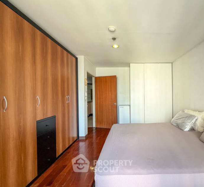 picture 2-BR Condo At Asoke Place, 18th-Floor Near MRT Sukhumvit (300m) (ID 3047574) - 2/6
