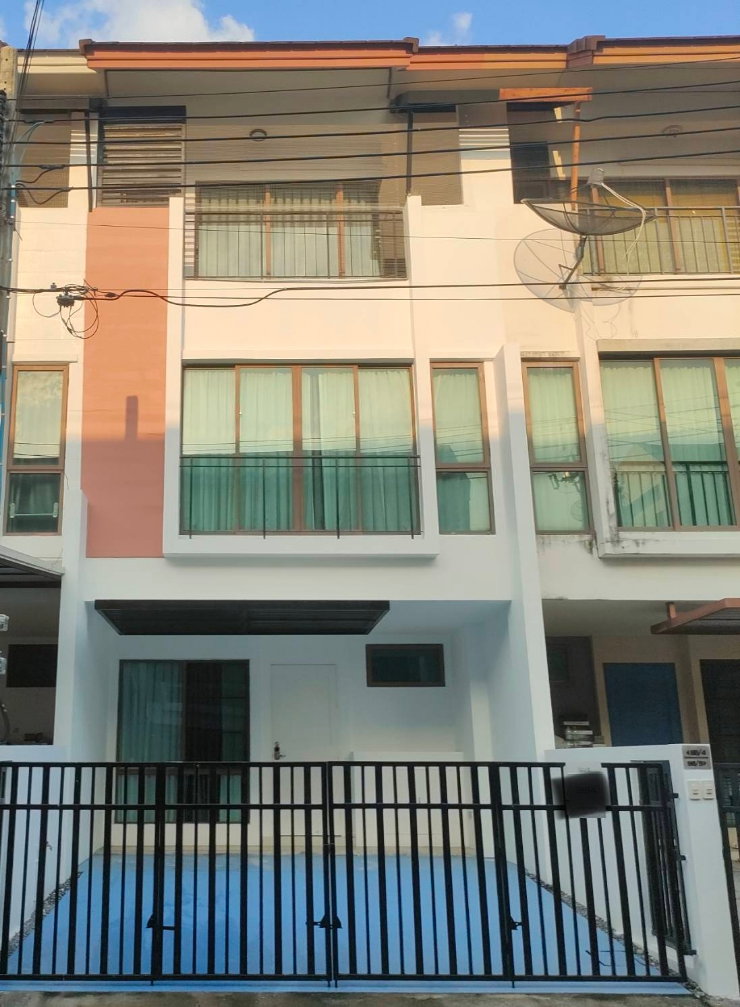 ทาวน์โฮมให้เช่า : ทาวน์เฮ้าส์ 3 ชั้น ให้เช่า สุขุมวิท 97/1 ใกล้ BTS บางจาก