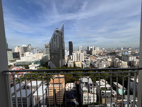 The Complete rajprarop condo, for rent, ready for moving in, newly renovated