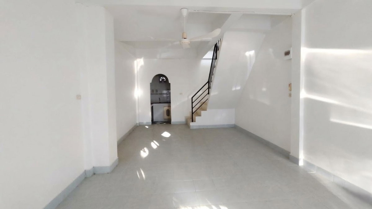 picture Urgent Sale! 2-Storey Townhouse in Chutima Phase 5 🔥 - 2/19