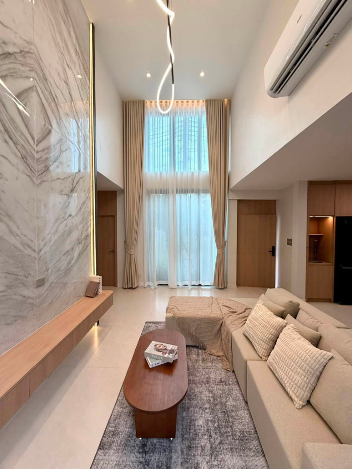 รูป ขายพูลวิลล่าวังตาล สุดหรู ดีไซน์ Modern Luxury เน้นความเรียบง่าย สง่างาม และความเป็นส่วนตัว พร้อมเฟอร์นิเจอร์บิวท์อินและเครื่องใช้ไฟฟ้าครบCP-1 - รูปที่ 4/14
