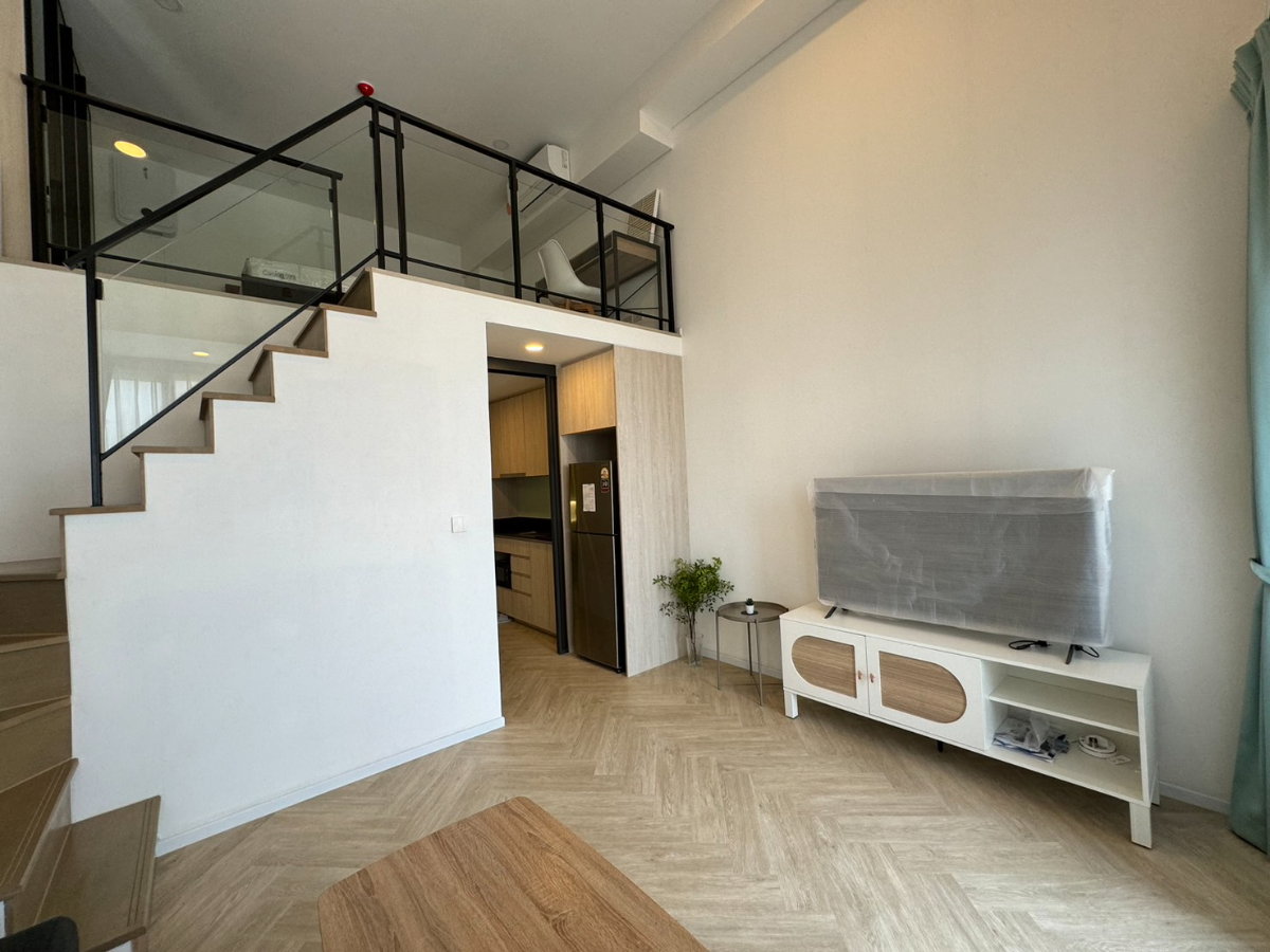 picture Siamese Residence Landmark @ MRTA | High-Ceiling Luxury Loft in the RCA-Rama 9 Hub 20,000 THB / Month - 1/13