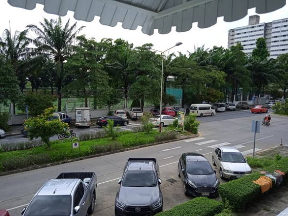 รูป 🐰 เมืองทองธานี ป็อปปูล่า คอนโด ตึก T8 ชั้น 2 💟 วิวนอก 👉 2,900 บ 🖥 แอร์ + ตู้เย็น + น้ำอุ่น 🚶 ม.ศิลปากร 📞 080-545-2028 ☎️ Line ID: @darinmt - รูปที่ 6/6