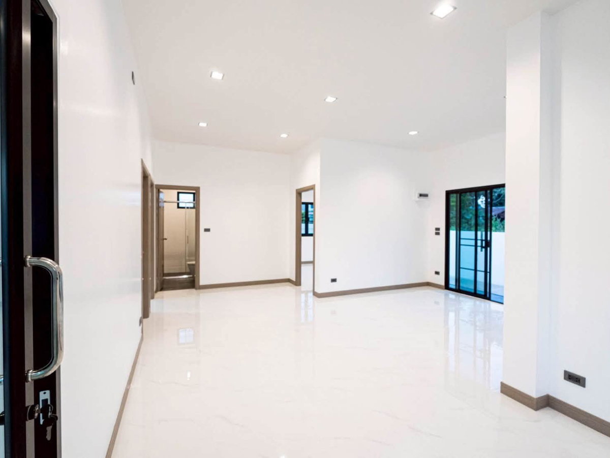 รูป บ้านหลังใหญ่สไตล์ Modern Luxury พิกัด บ้านท่ามะโอ ขัวมุง สารภี เชียงใหม่ - รูปที่ 11/18