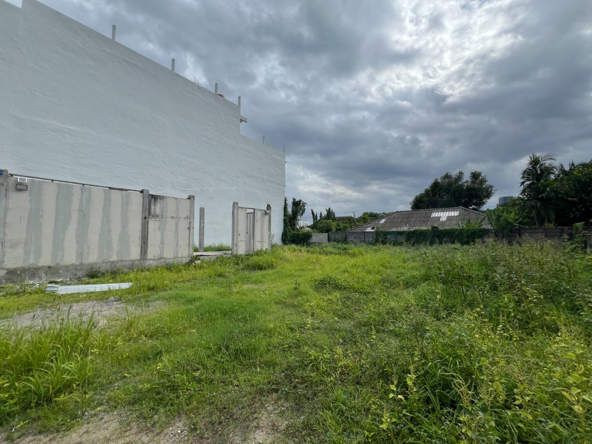 picture Land for sale, already filled and leveled, Soi Onnut 20, Sukhumvit 77. Beautiful plot, 159 sq.wa. - 1/20