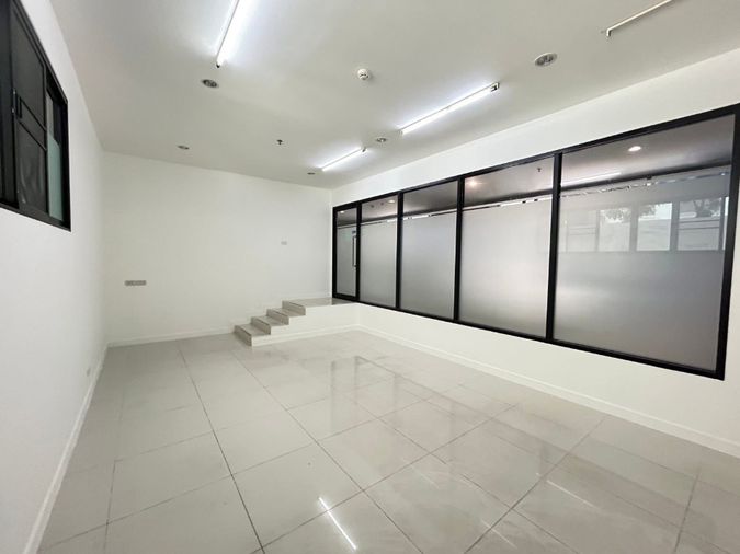 1-bed condo for rent, 32 sqm, Thana Astoria